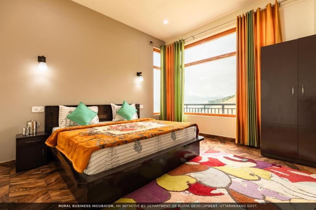 Postel nebo postele na pokoji v ubytování Shivay Home Stay