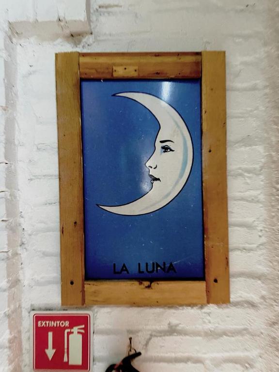 Certifikát, hodnocení, plakát nebo jiný dokument vystavený v ubytování Canova Hostel & Pizza