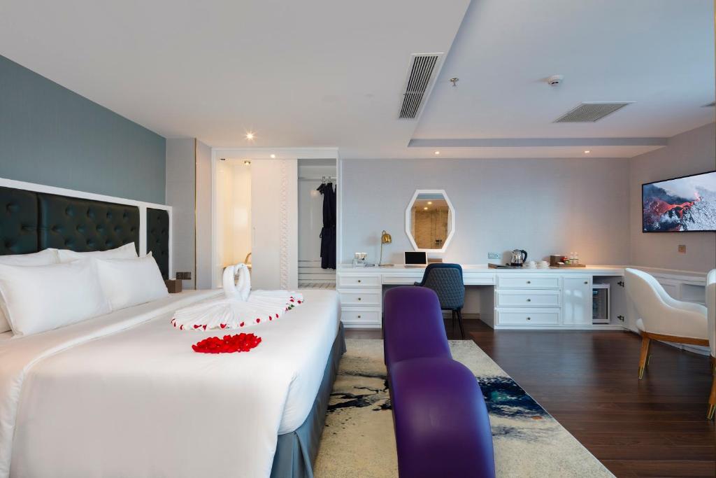 TV/trung tâm giải trí tại Erica Nha Trang Hotel