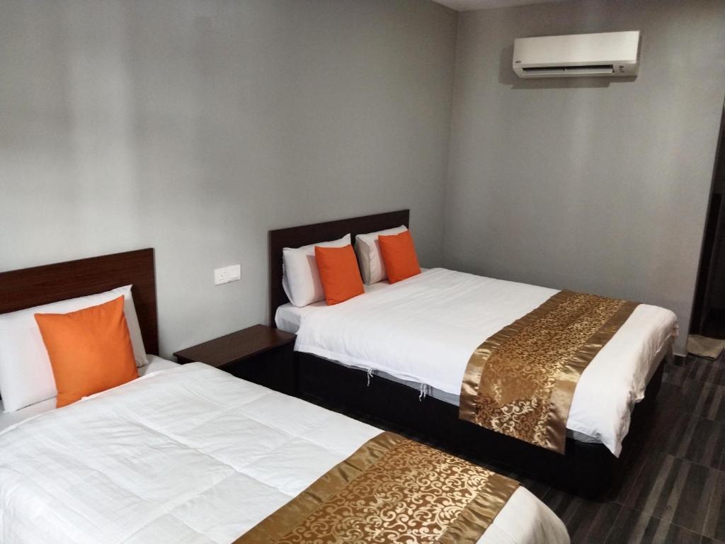 Postel nebo postele na pokoji v ubytování One World Hotel