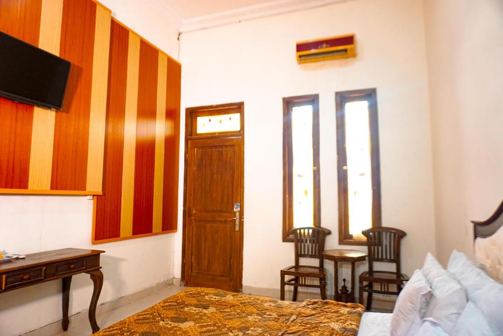 Postel nebo postele na pokoji v ubytování Hotel Laweyan Solo