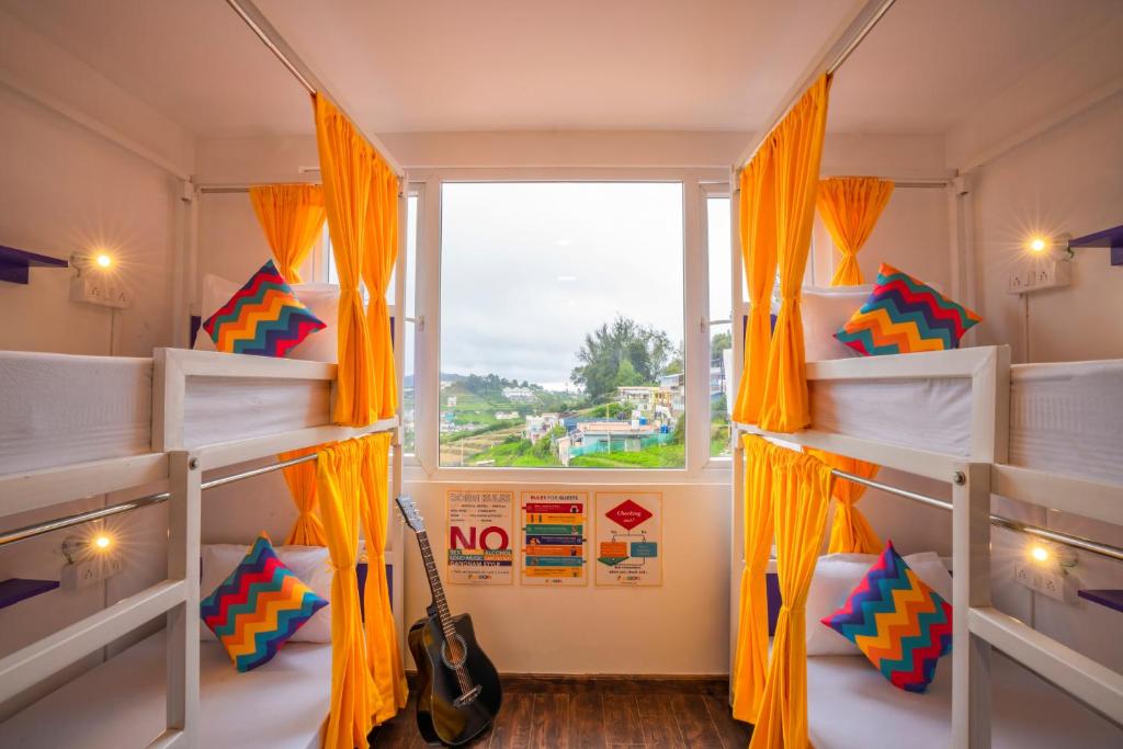 Postel nebo postele na pokoji v ubytování goSTOPS Ooty