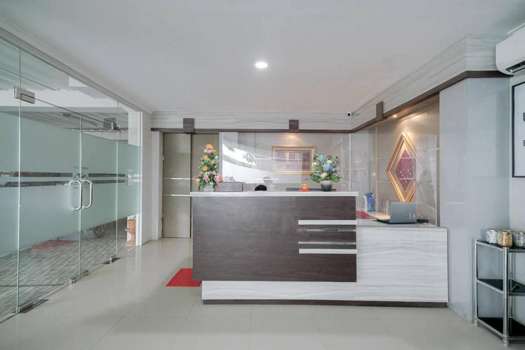 Imagem da galeria de Urbanview Hotel Bari Syariah Palembang By RedDoorz em Sukarami