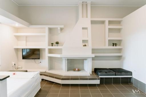 A television and/or entertainment centre at Lns Vip Villas