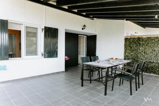 A balcony or terrace at Lns Vip Villas