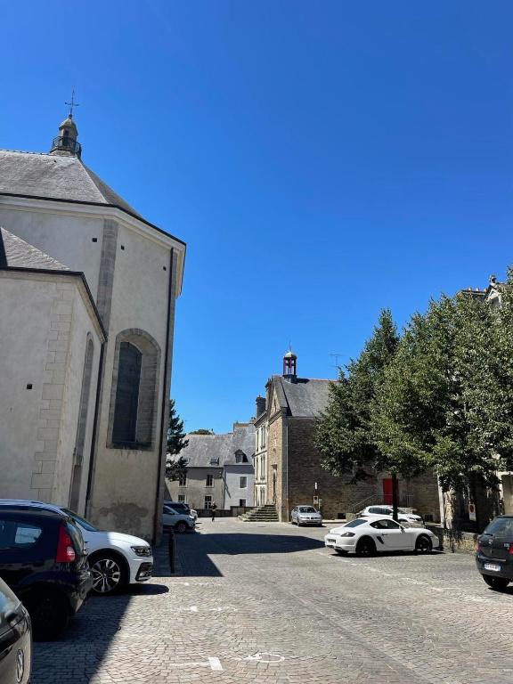 Zdjęcie z galerii obiektu Le Patio, coeur de ville avec garage et jardin w mieście Vannes