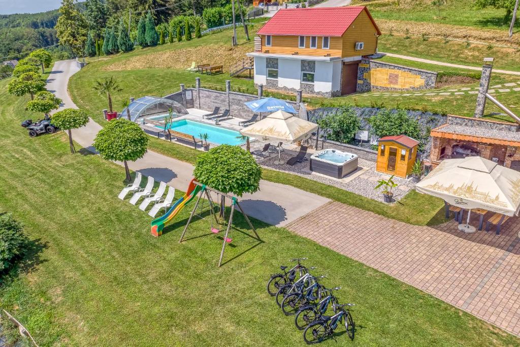 Bazén v ubytování Pool & Whirlpool Art Villas nebo v jeho okolí