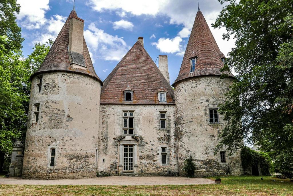 Fotografia z galérie ubytovania Hostellerie du Chateau Bellenaves v destinácii Bellenaves