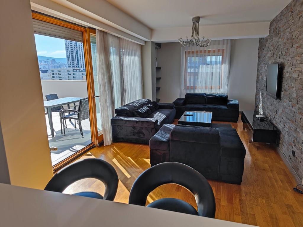 Aria 2 Bedroom Flat with huge overlooking terrace, Pristina (updated