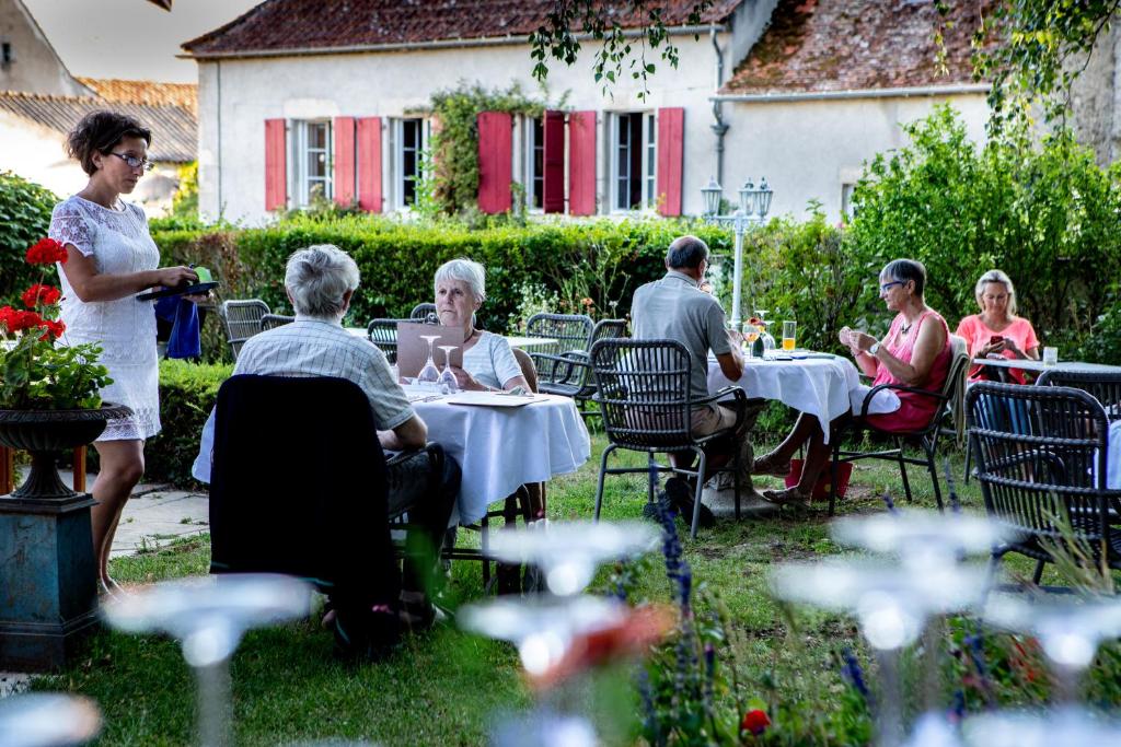 Hostia v ubytovaní Hostellerie du Chateau Bellenaves