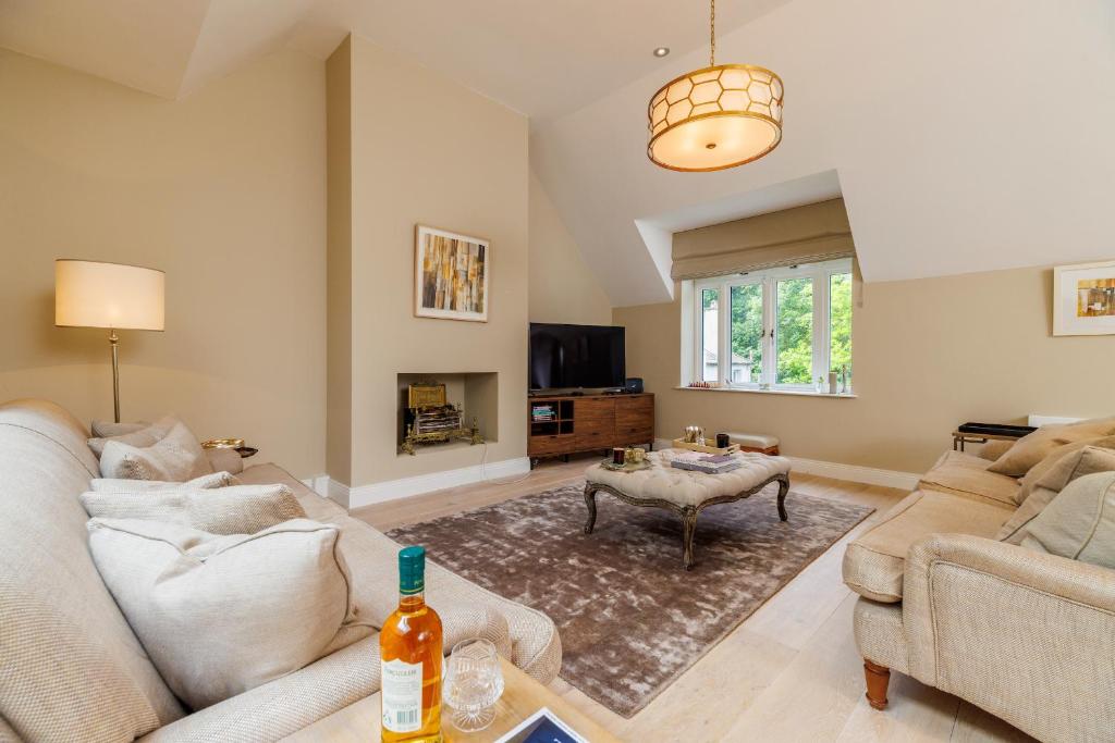 a living room with a couch and a table at Luxury 4 bedroom Lodge Mount Juliet Estate Thomastown Kilkenny in Oldtown