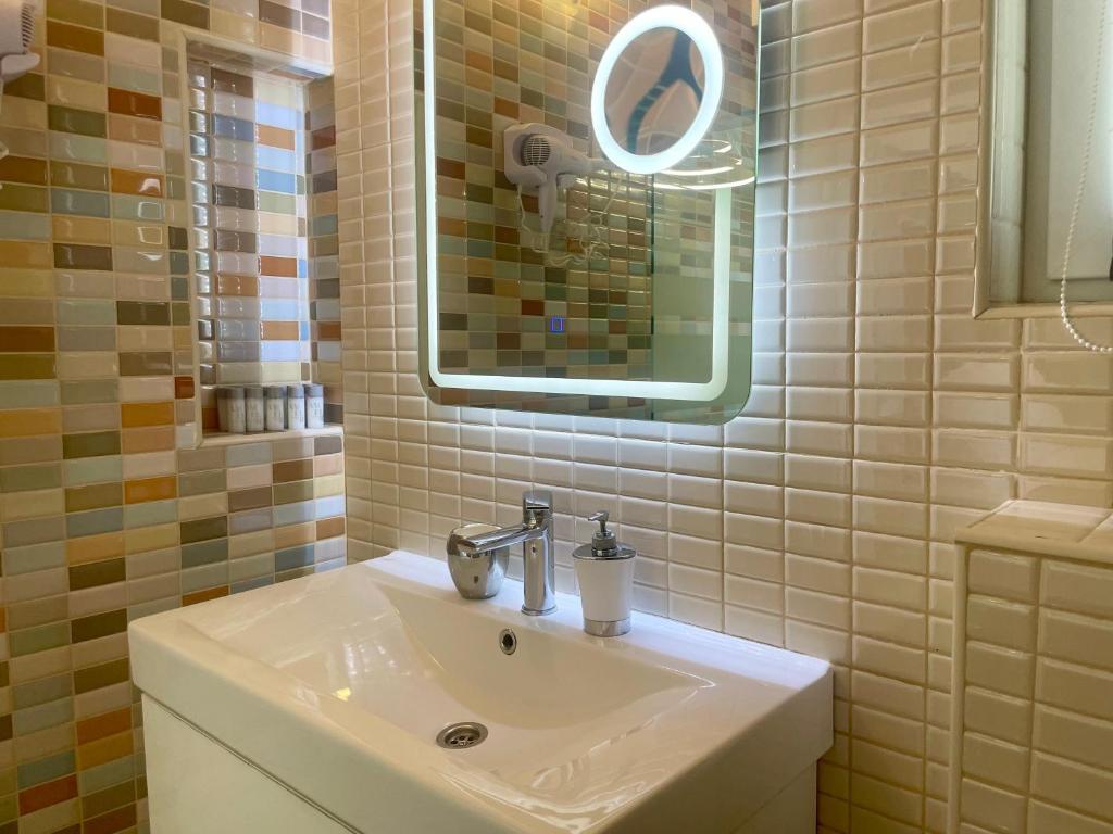 Kúpeľňa v ubytovaní Skypool Suite 77 with private pool