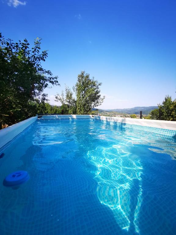 Bazén v ubytování Epic Glamping nebo v jeho okolí