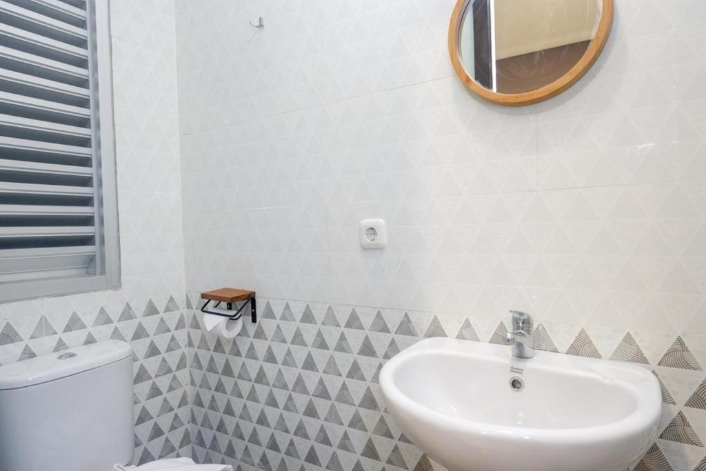 Koupelna v ubytování Sans Hotel Good Wish Semarang