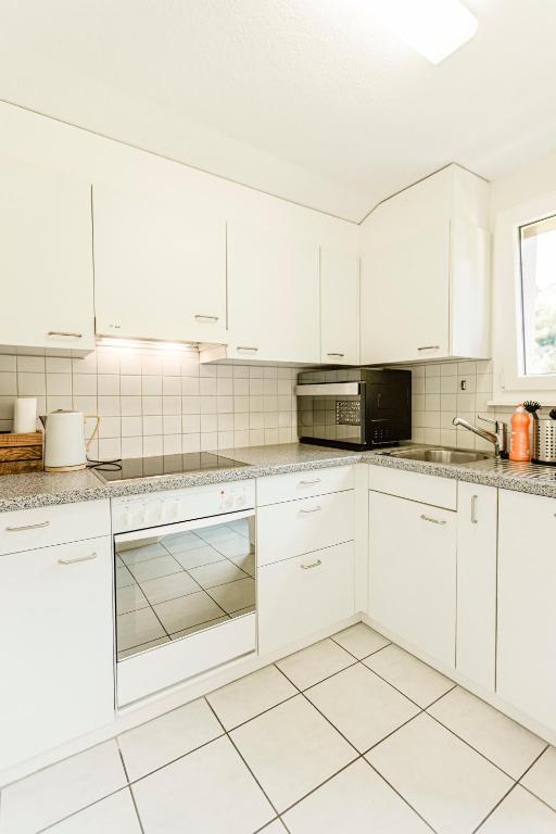 Kuchyň nebo kuchyňský kout v ubytování Ferienwohnung Ägerisee
