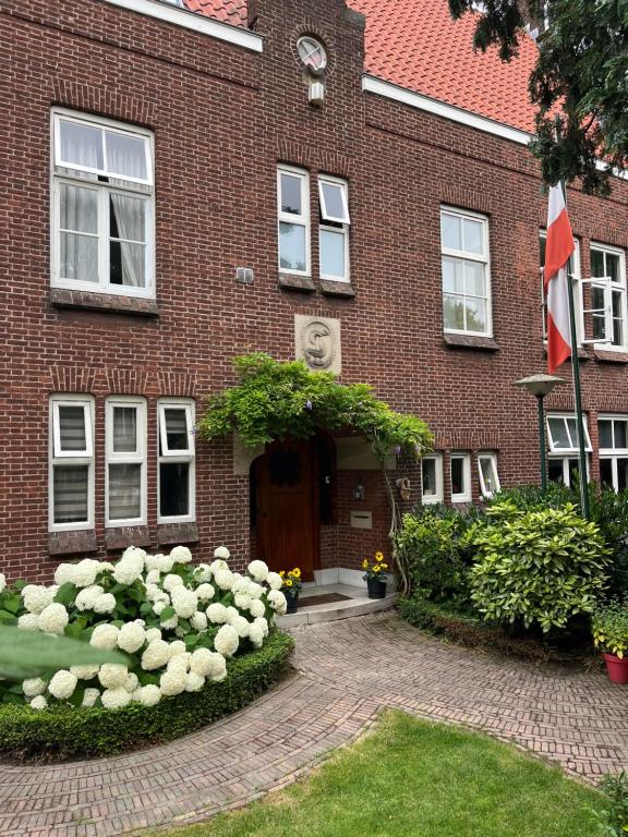 Aed väljaspool majutusasutust Bommelsteijn Lodge