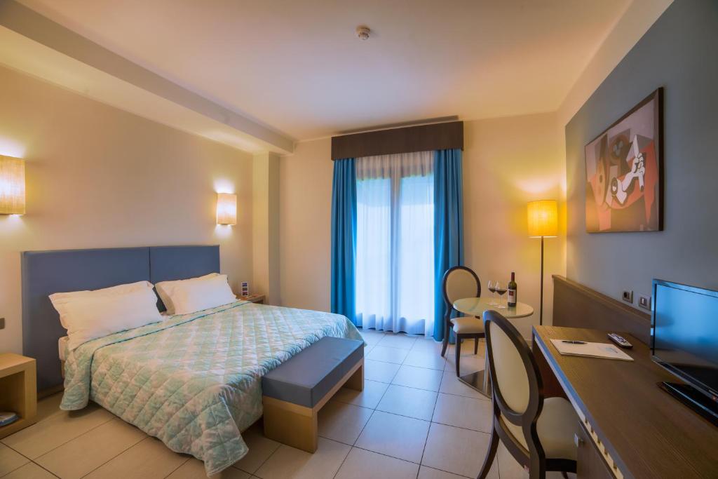 Postel nebo postele na pokoji v ubytování Lu' Hotel Carbonia