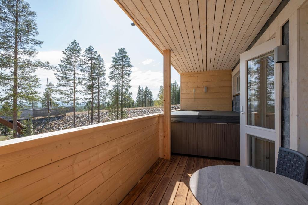 Balkón nebo terasa v ubytování Ski-Inn PyhäLinna