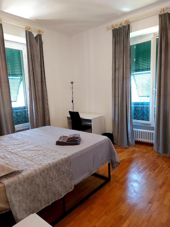 Postel nebo postele na pokoji v ubytování Genova Rooms Serra C