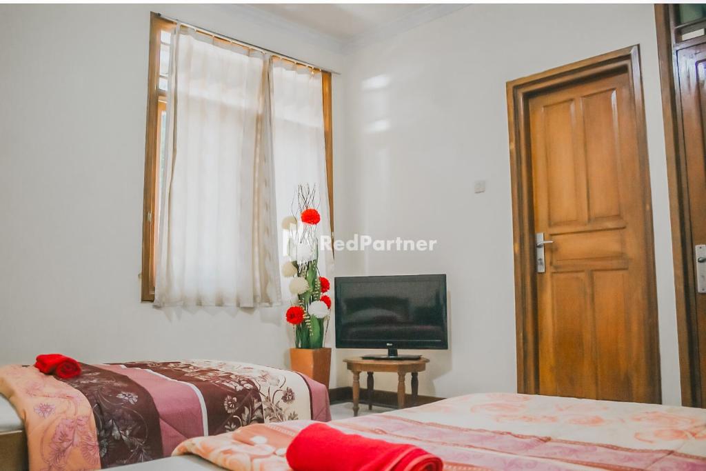 Villa Mawar Adinda Kuningan Syariah RedPartner - Twin Room