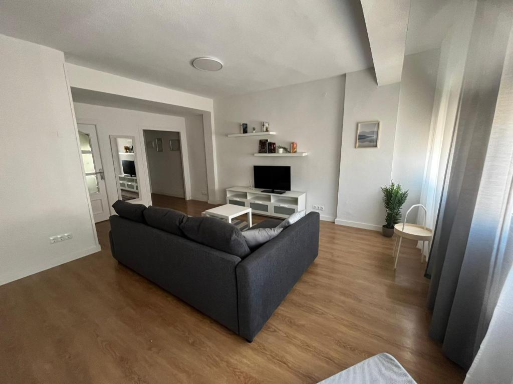 TV a/nebo společenská místnost v ubytování Estupendo apartamento en Estación-Centro, WIFI, Agua por Osmosis