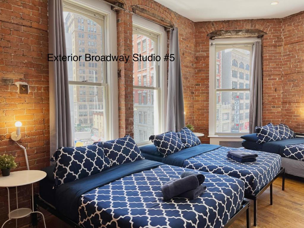 NYC Empire Apartments - 
