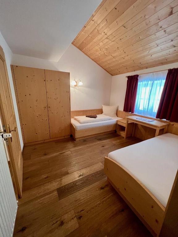 Postel nebo postele na pokoji v ubytování Gasthaus Bad Siess