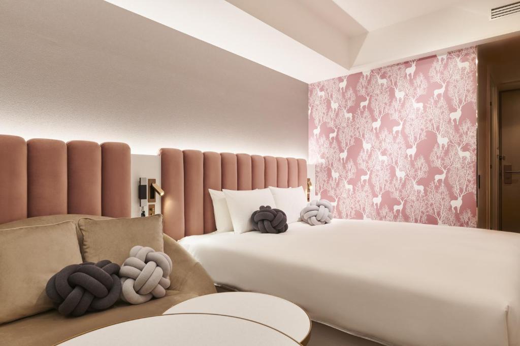 Postel nebo postele na pokoji v ubytování Cross Hotel Sapporo