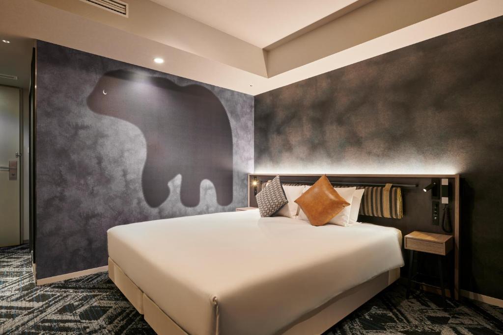 Postel nebo postele na pokoji v ubytování Cross Hotel Sapporo