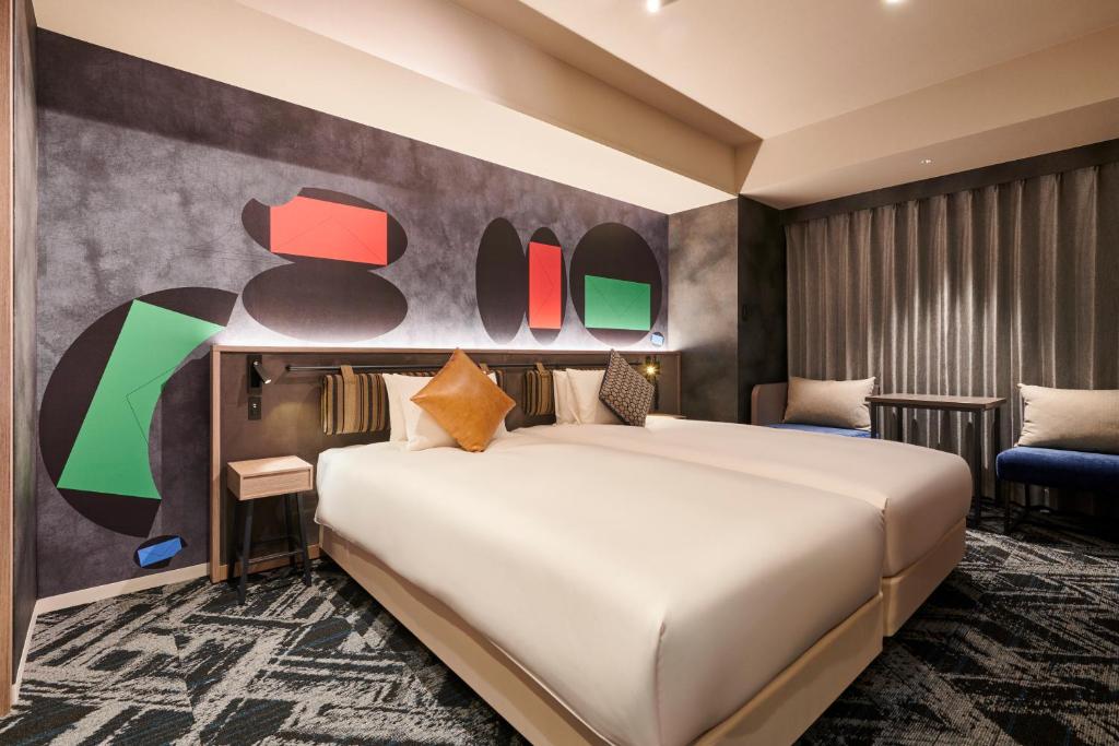 Postel nebo postele na pokoji v ubytování Cross Hotel Sapporo