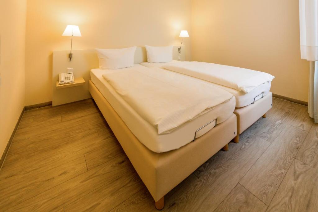 Postel nebo postele na pokoji v ubytování Michels Thalasso Hotel Nordseehaus