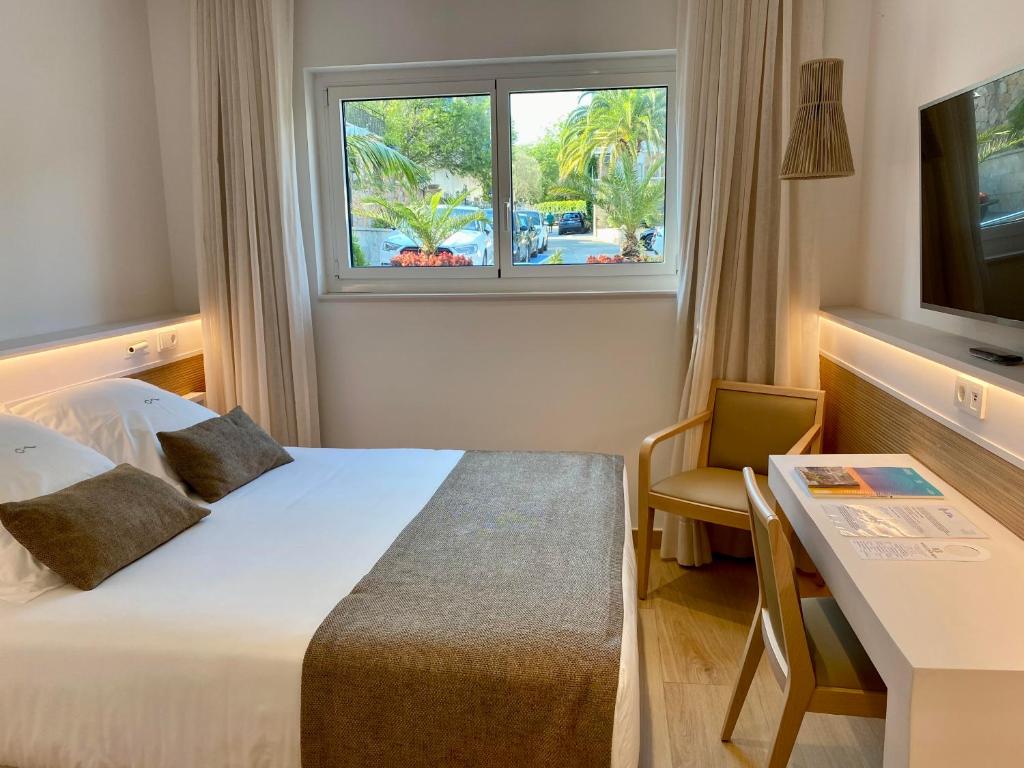 Hotel Costa Brava - Double Room With Garden View In Main Floor.
