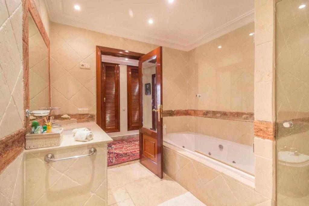 Kép Banús Sand House Súper Villa en Puerto Banús frente al mar szállásáról Marbellában a galériában