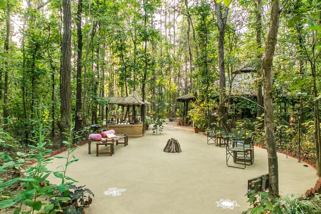 Zahrada ubytování Kanha Jungle Lodge