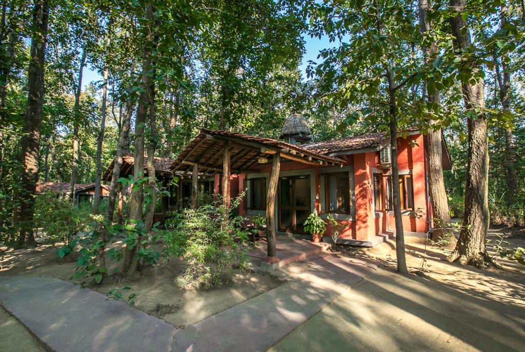 Zahrada ubytování Kanha Jungle Lodge