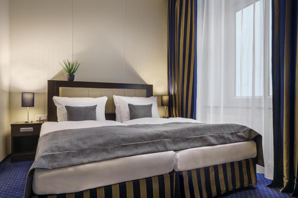 Hotel Continental Hamburg Hauptbahnhof - Resim 8