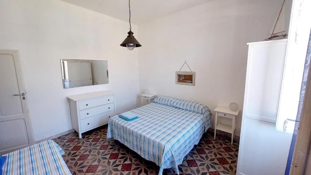 Casa Blue Windows Favignana tesisinde bir odada yatak veya yataklar