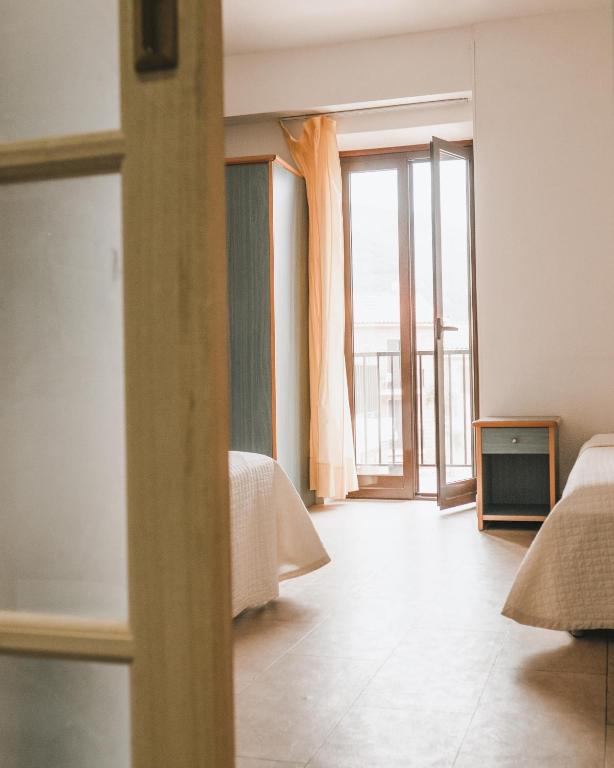 Postel nebo postele na pokoji v ubytování Hôtel Idéal