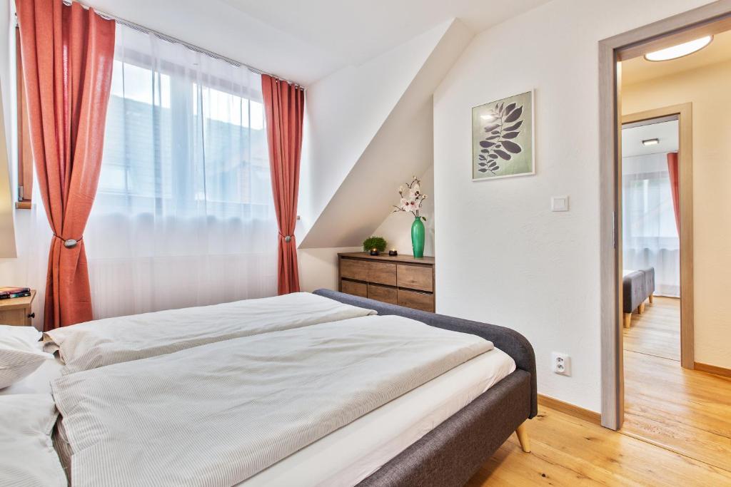Posteľ alebo postele v izbe v ubytovaní Zaži Apartmány Mýto pod Ďumbierom