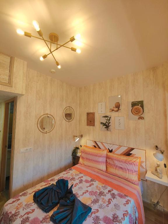 Posteľ alebo postele v izbe v ubytovaní Begona 408 Compact city center studio BY NAMASTE ELITE