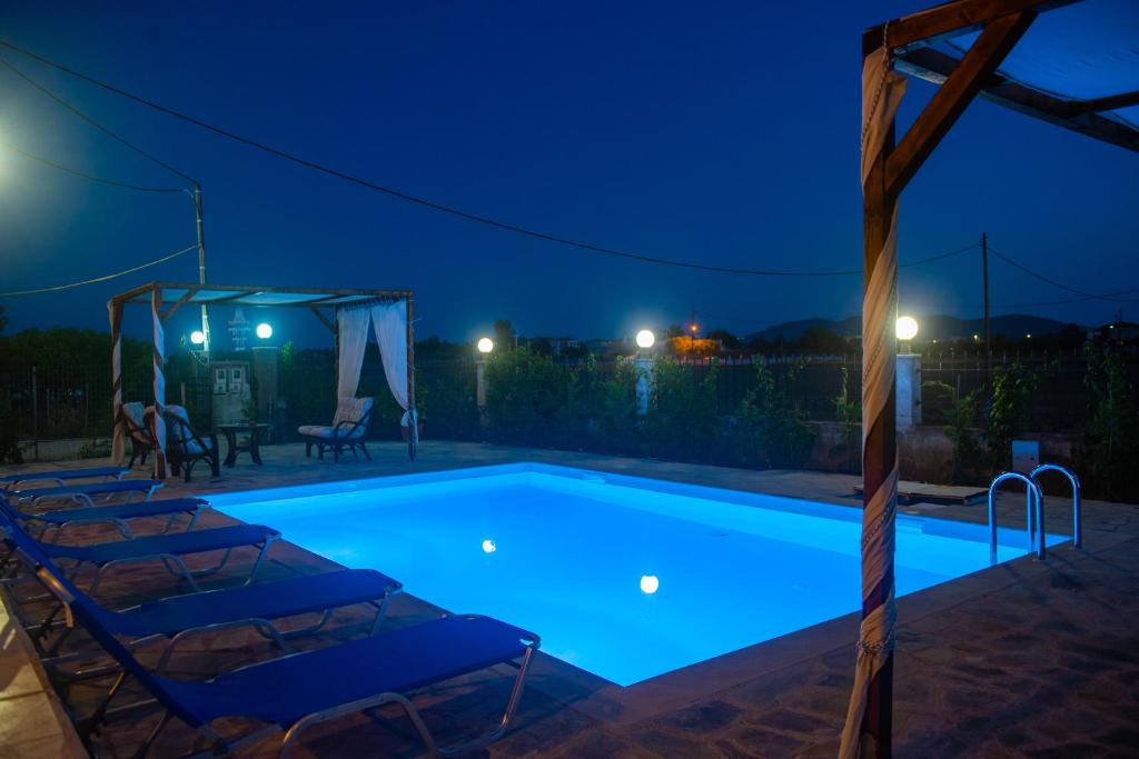 The swimming pool at or close to Estate ''Tsoukalas Group''