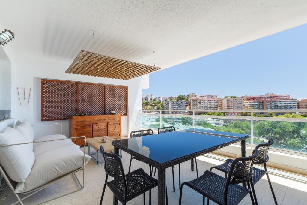 UHC Scala Mar Apartments - Two-Bedroom Apartment With Sea View (5 People)
