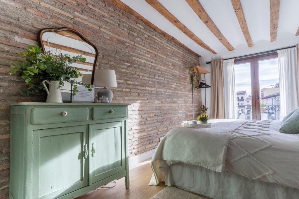 Cathedral Suite Home - 8