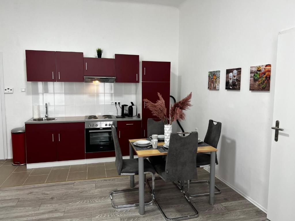 A kitchen or kitchenette at Prater Urban Retreat near city centre