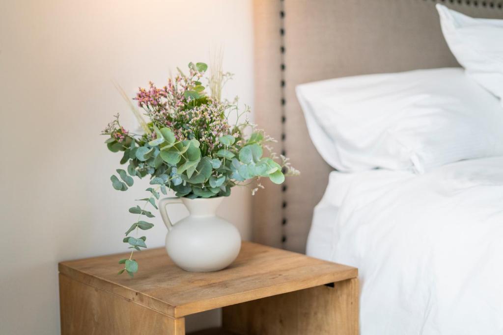 Cathedral Suite Home - 14