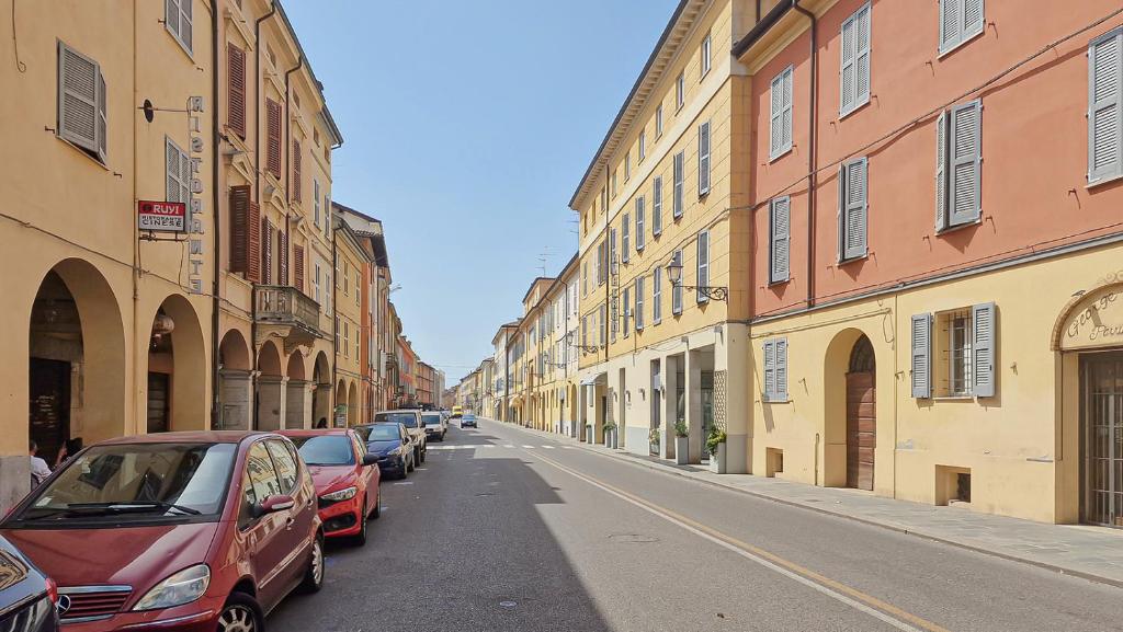 Alle Porte Del Centro - Guest House - Reggio Emilia - Ingresso Centro Storico - Parcheggio Gratuito - Large Double Room