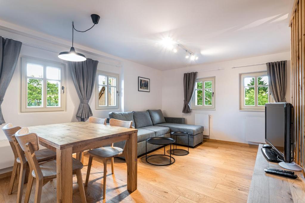 Telewizja i/lub zestaw kina domowego w obiekcie Apartmány VOLF - Boží Dar