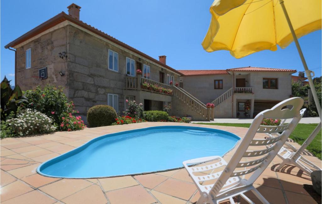 The swimming pool at or close to Nice Home In Raxo With Wifi