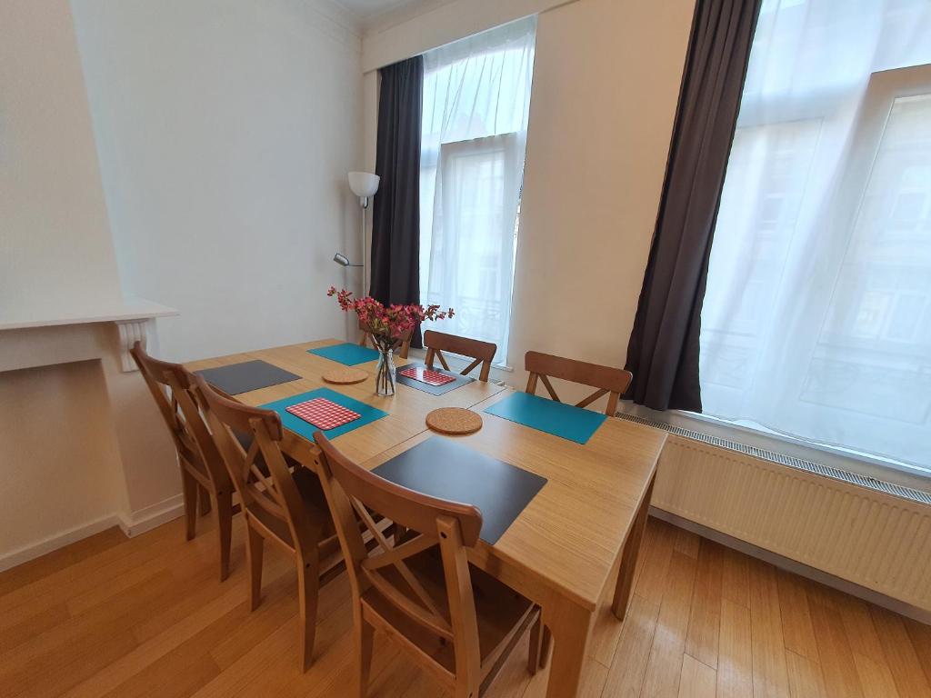 Chez Esmara et Philippe Grand-Place - Three-Bedroom Apartment
