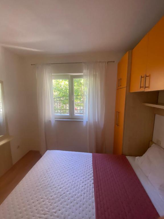 Posteľ alebo postele v izbe v ubytovaní Apartmani IvaMia
